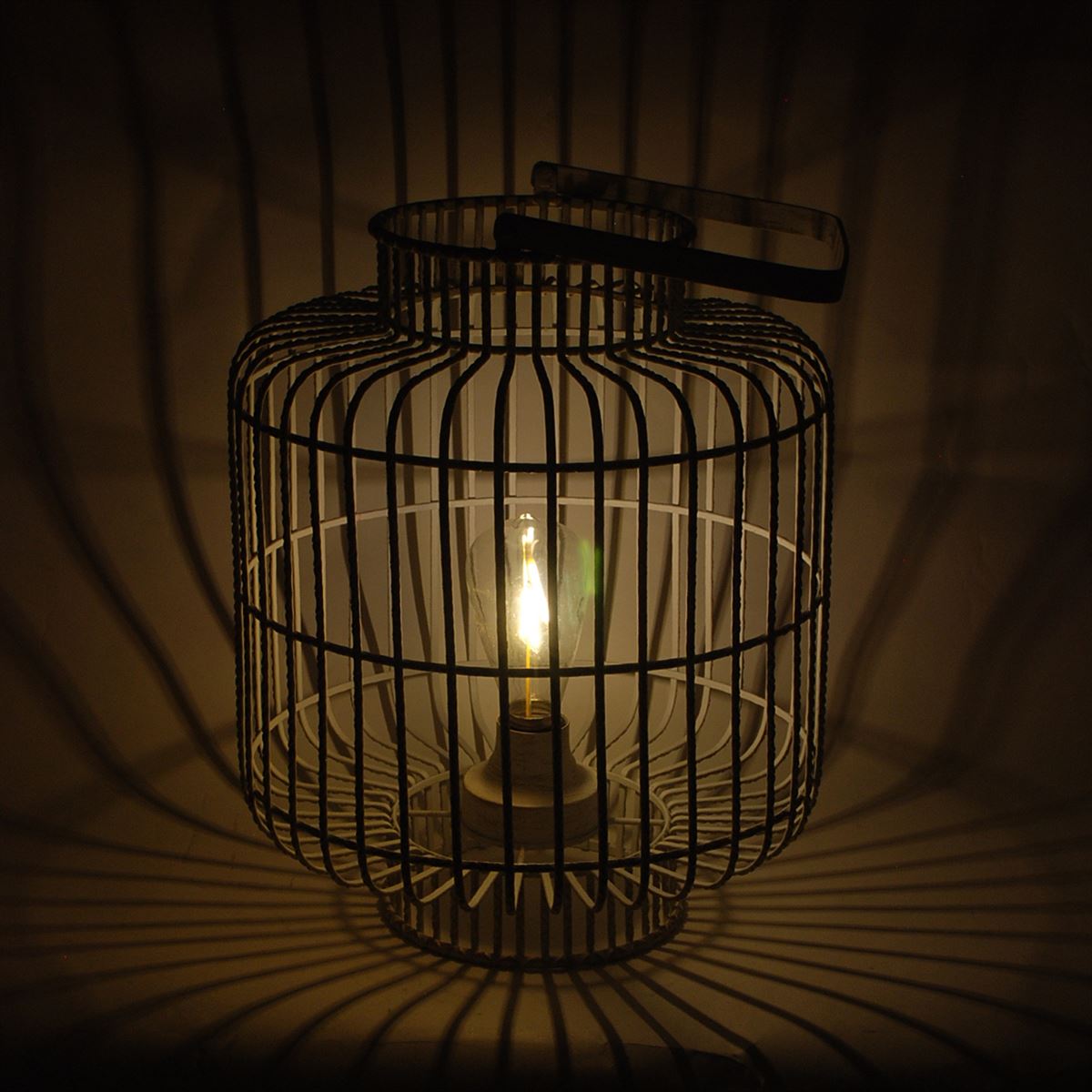 LÁMPARA CON LUZ LED 30×36 CM — METAL