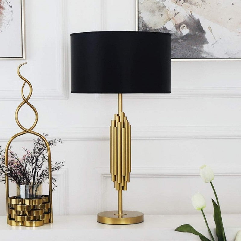 Lámpara KASSEL de Sobremesa, Metal Dorado y Pantalla Negra