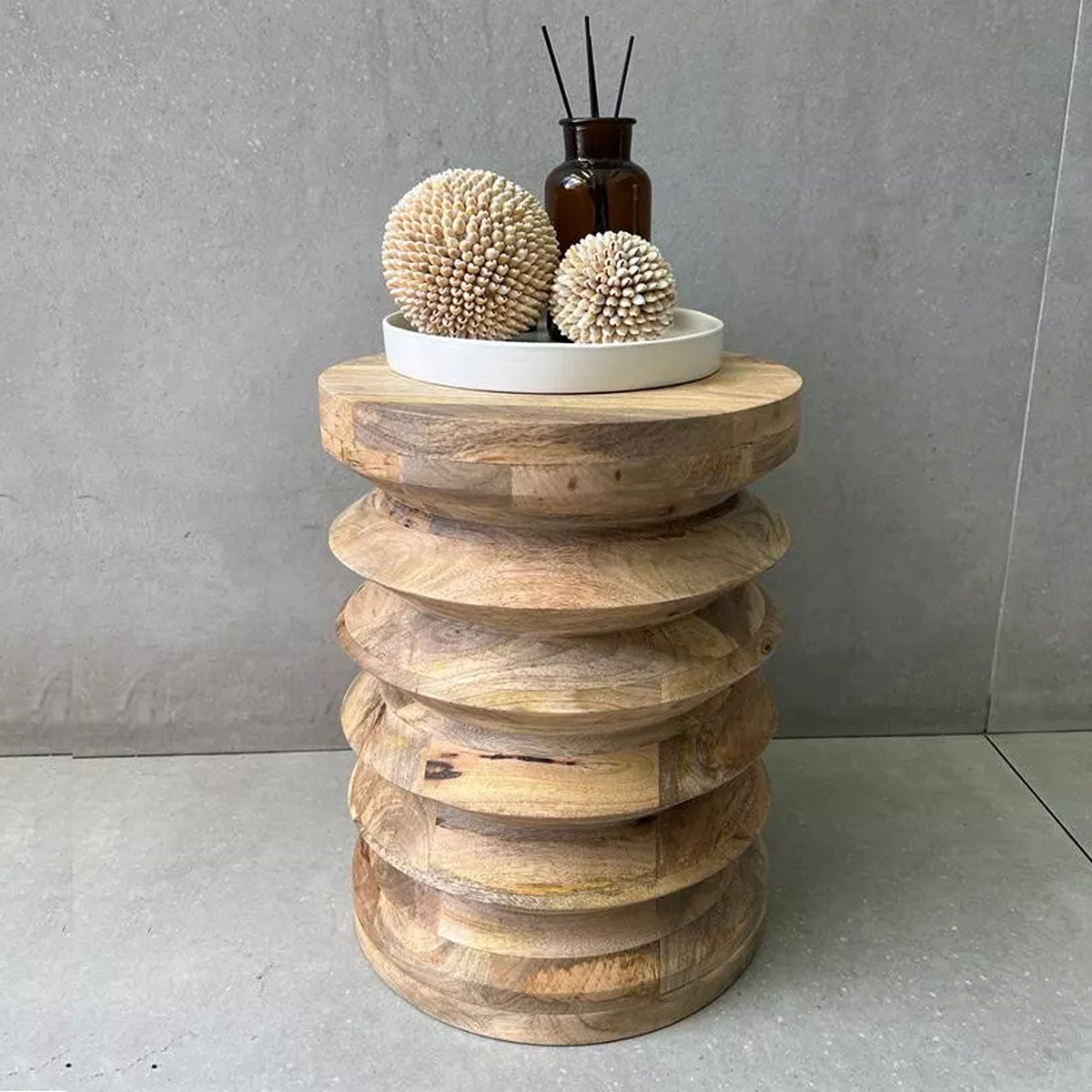 MESA AUXILIAR DE MADERA DE MANGO — DISEÑO NATURAL Y FUNCIONAL