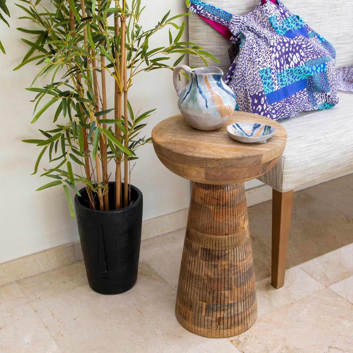 TABURETE DE MADERA DE MANGO — DISEÑO NATURAL Y ELEGANTE