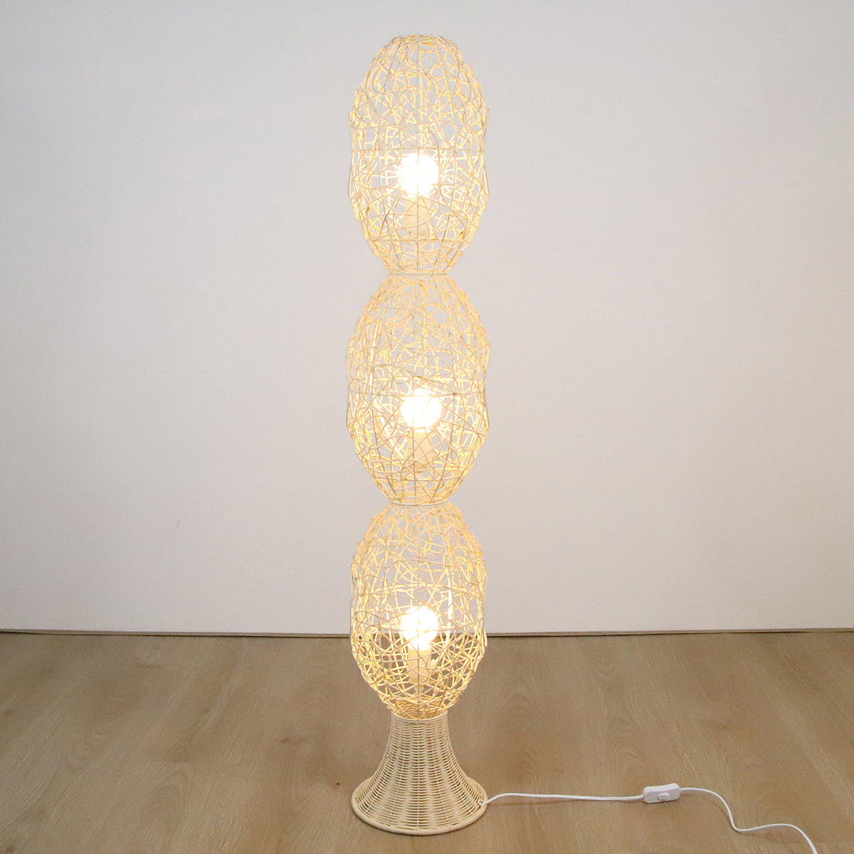 LÁMPARA DE SUELO JACINTO DE AGUA 122 CM