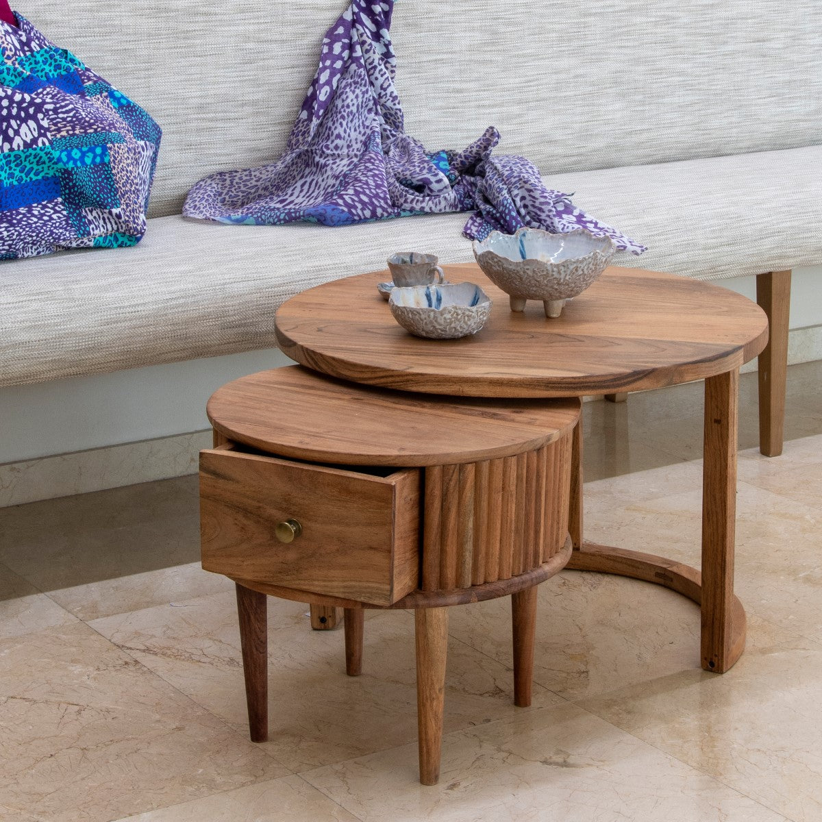 SET DE 2 MESAS AUXILIARES — MADERA DE ACACIA