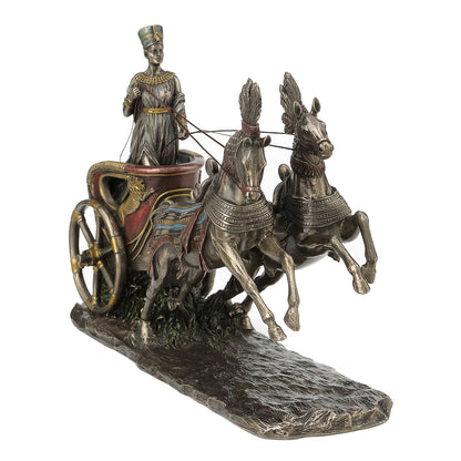 Reina Egipcia Nefertiti en Carro – Figura Decorativa
