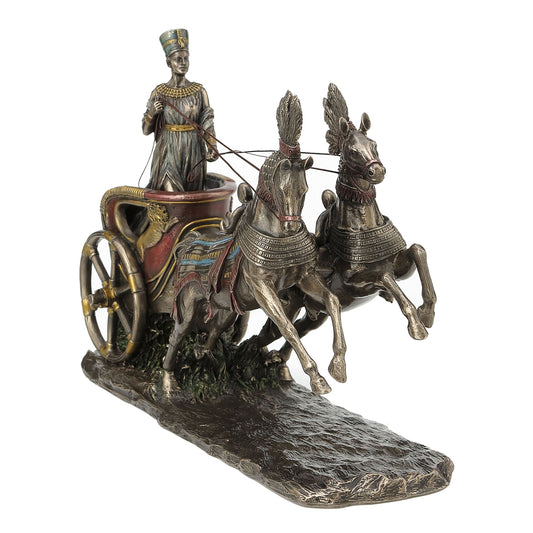 Reina Egipcia Nefertiti en Carro – Figura Decorativa