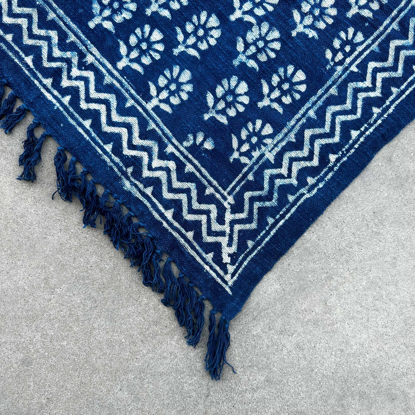 Manta Indigo Hecha a Mano - 170x120cm - Chhota Flower
